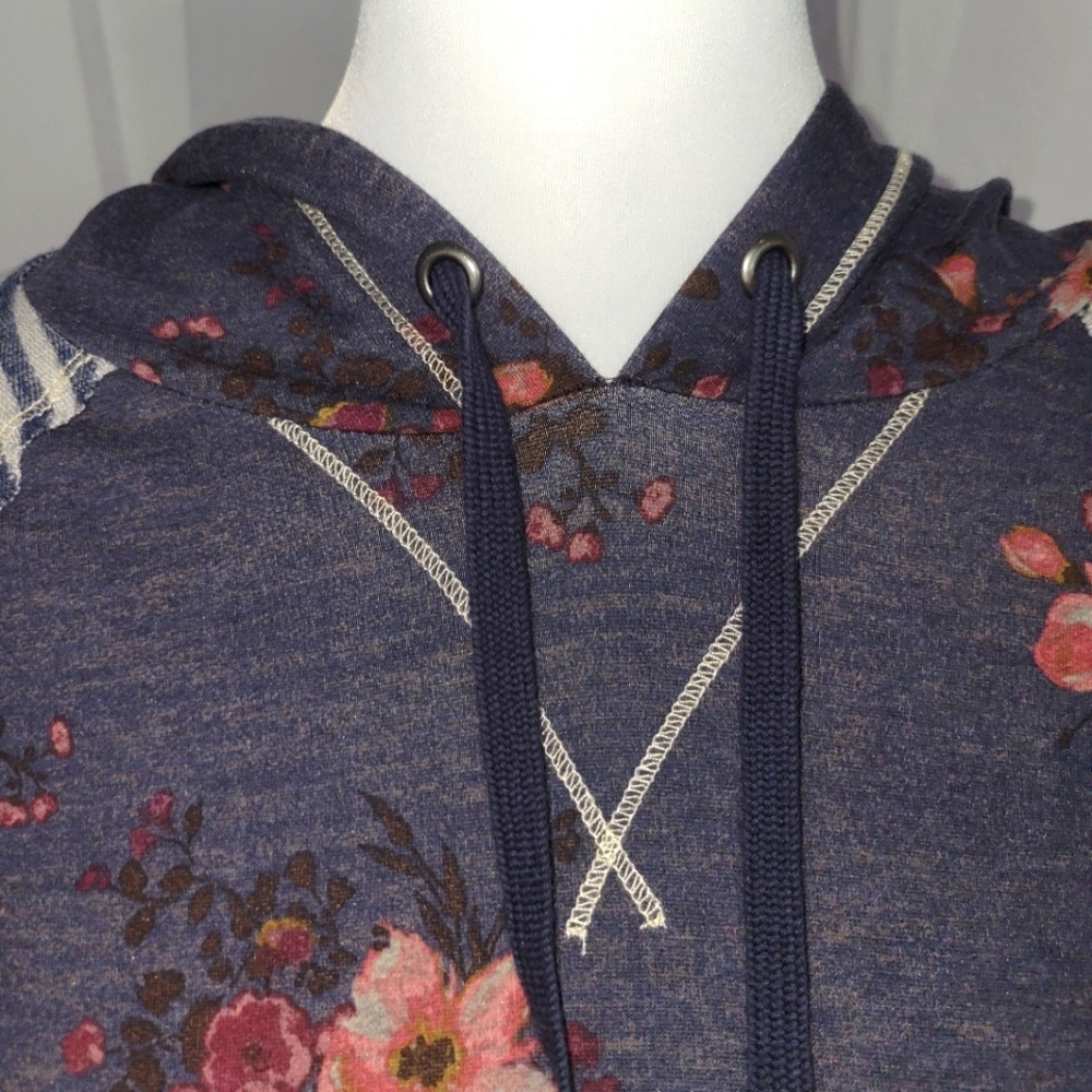 🦜🦜3/$25. Rewind M Long Sleeve hoodie - Picture 3 of 8